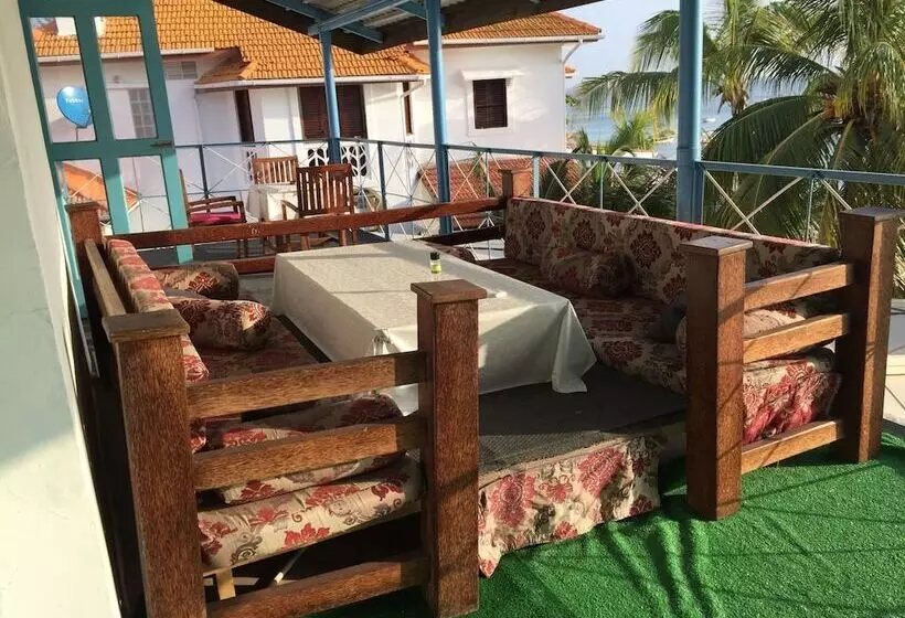 تختخواب و صبحانه Al Bahr Hotel & Restaurant