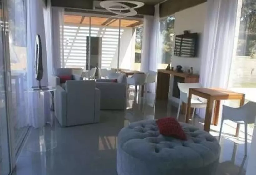 تختخواب و صبحانه Soho Point Beach House