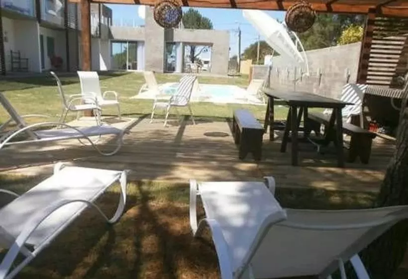 تختخواب و صبحانه Soho Point Beach House