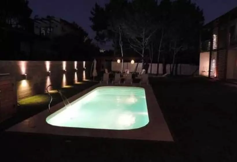 تختخواب و صبحانه Soho Point Beach House