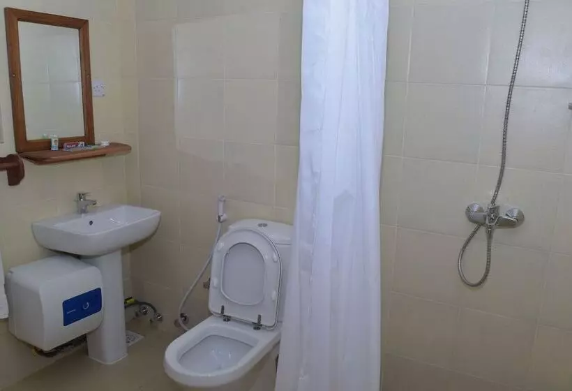 هتل Chukwani Executive Inn