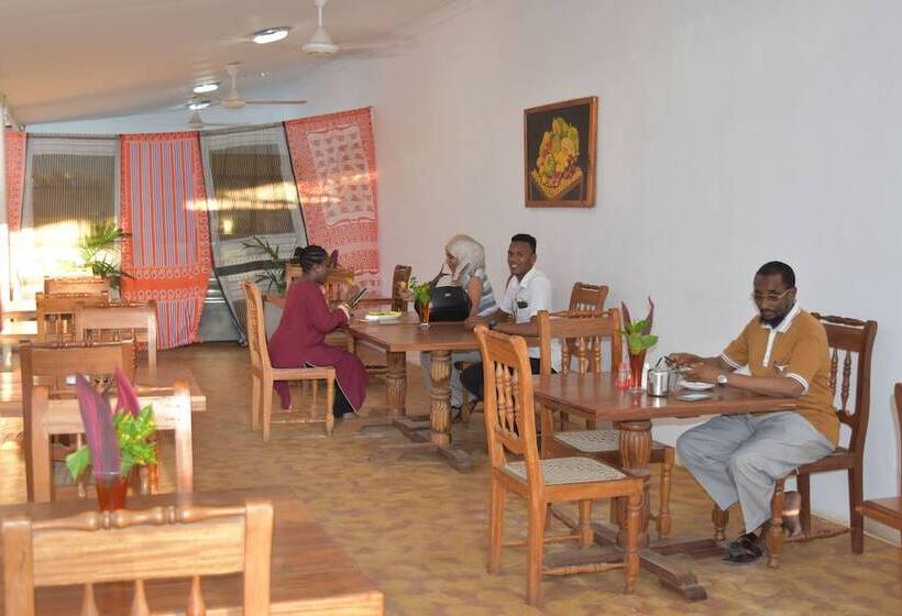 هتل Chukwani Executive Inn