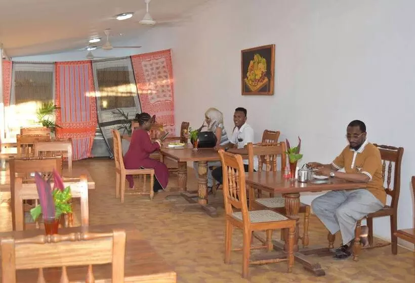 هتل Chukwani Executive Inn