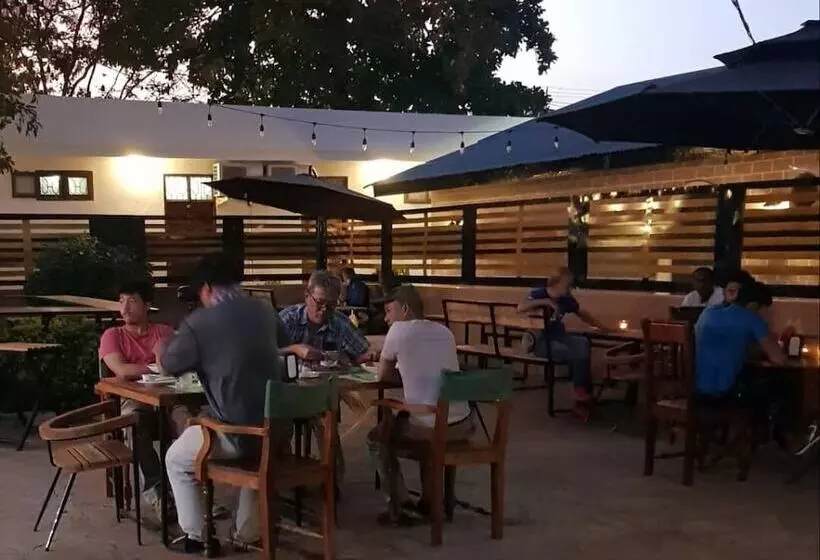 هتل Chukwani Executive Inn