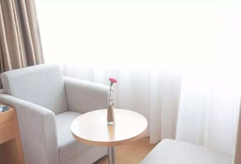 Hotelli Greentree Inn Nanning Qingxiu District Dongge