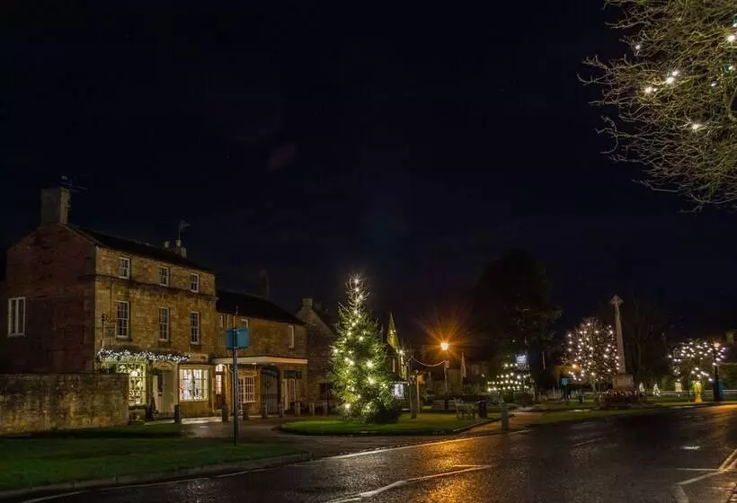 Crown And Trumpet Inn