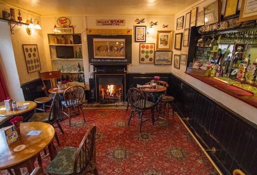 Crown And Trumpet Inn