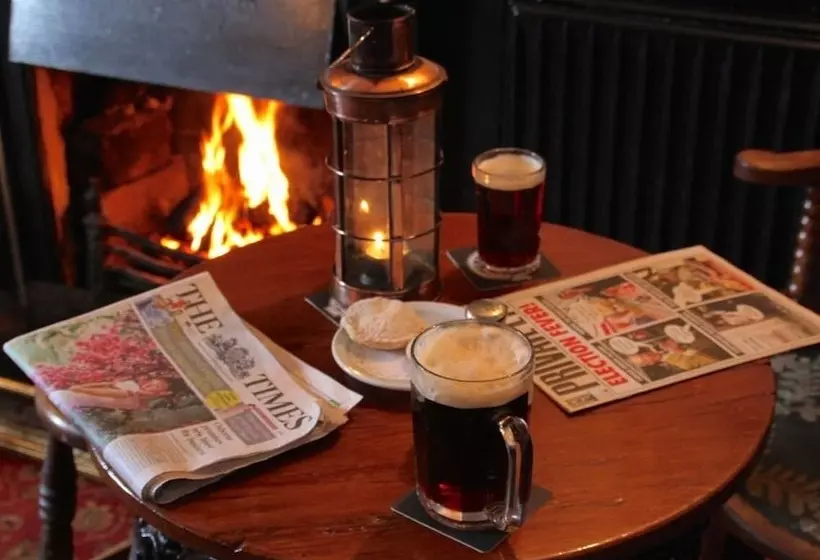 Crown And Trumpet Inn