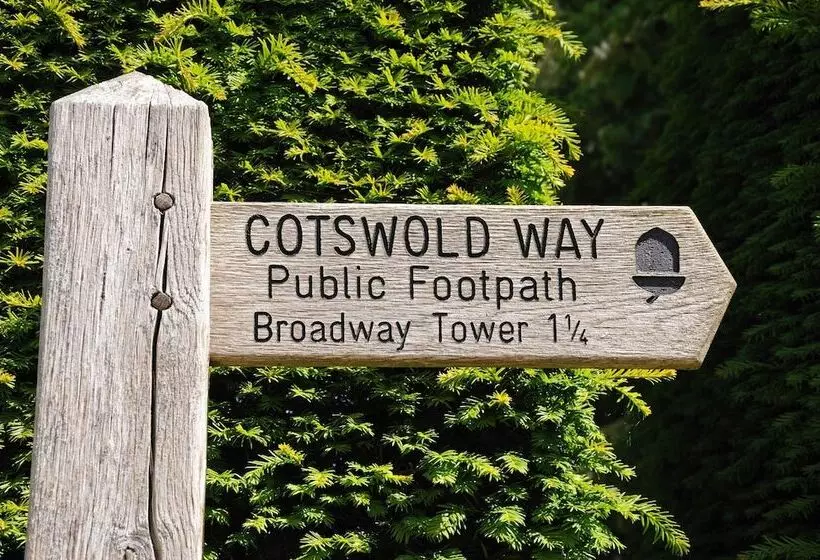 Crown And Trumpet Inn