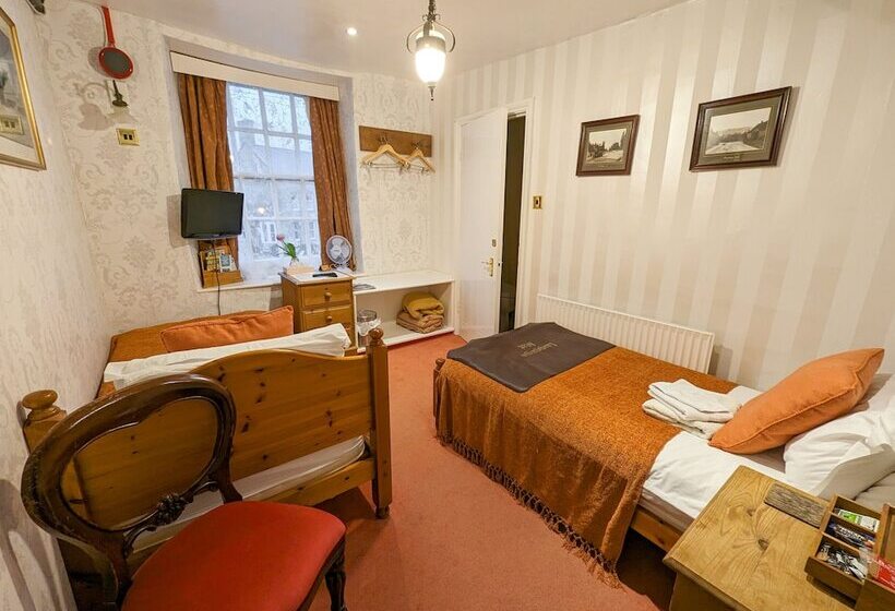 Crown And Trumpet Inn