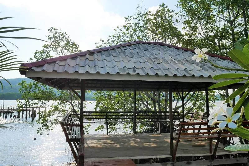 هتل Ko Nokyai Resort