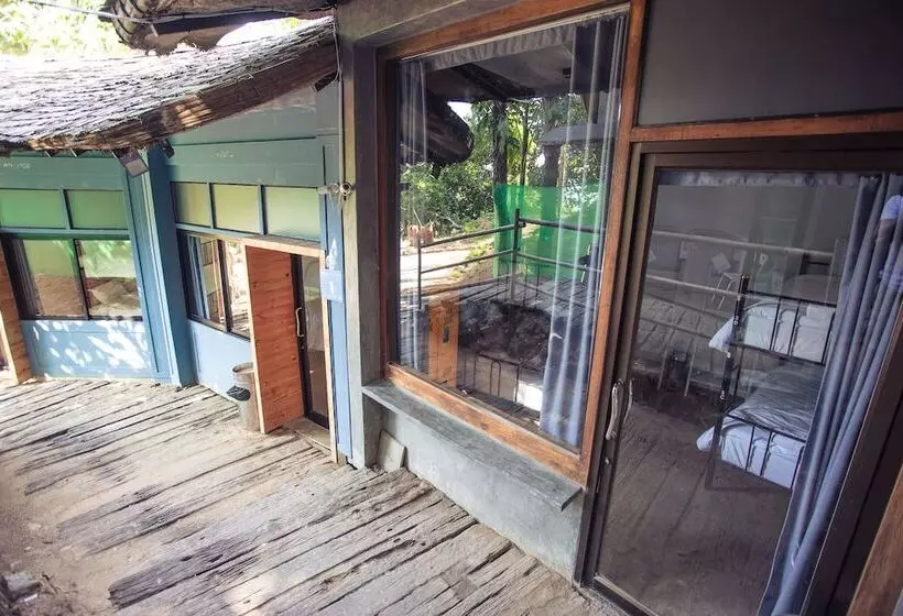 Paradise Beach Backpackers Hostel
