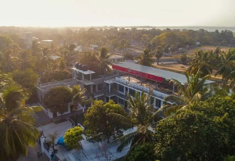 Majatalo Arugambay Beach Inn Resort