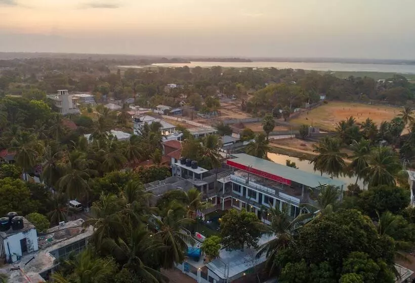 Majatalo Arugambay Beach Inn Resort