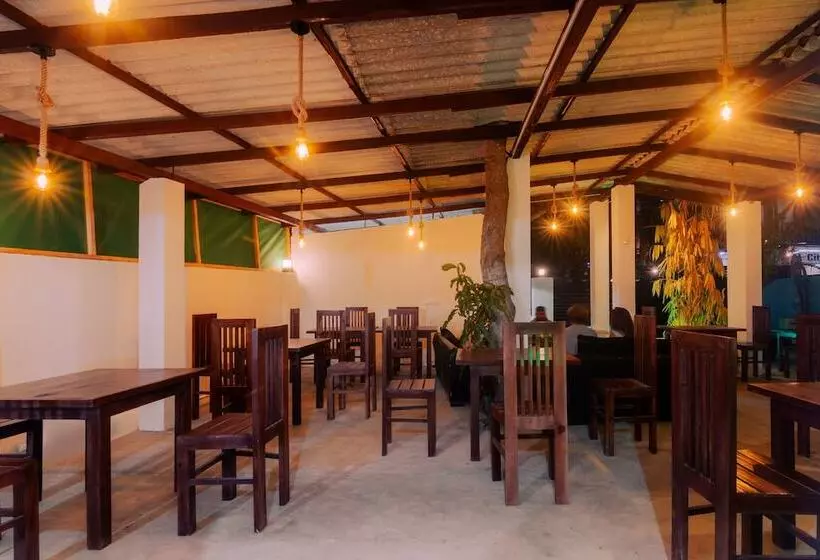 Majatalo Arugambay Beach Inn Resort