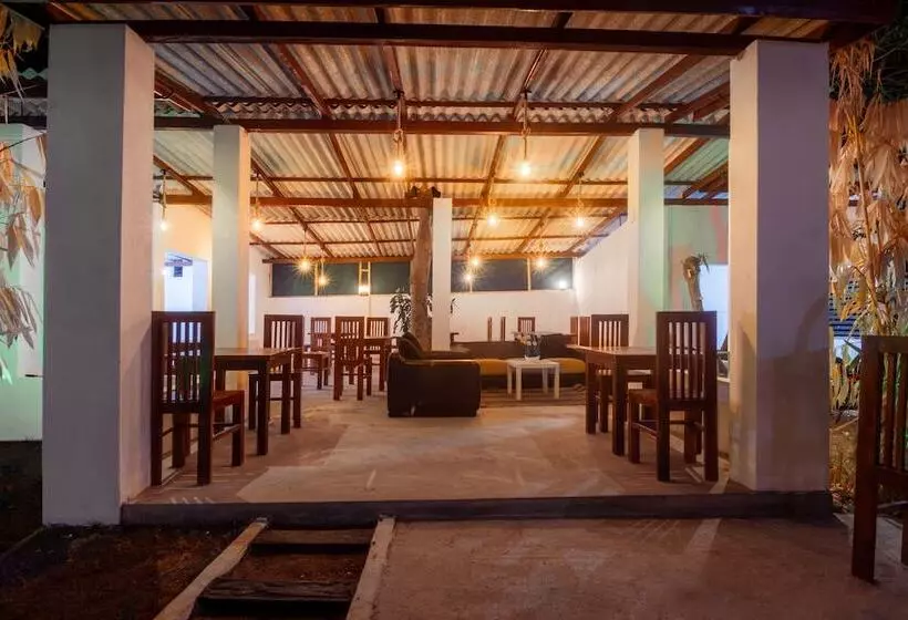 Majatalo Arugambay Beach Inn Resort