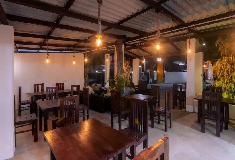 Majatalo Arugambay Beach Inn Resort