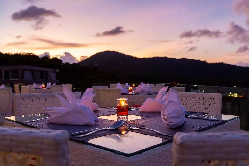 Utopia Naiharn By Fred&com Phuket