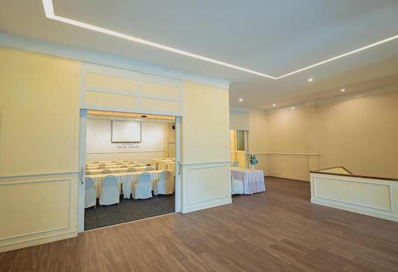 호텔 Chanalai Resort And