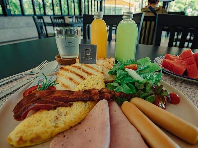 호텔 Chanalai Resort And