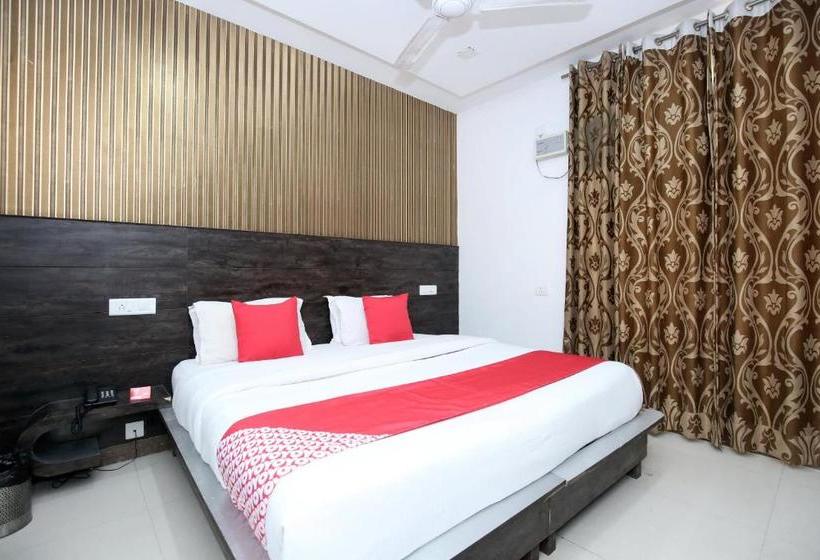 فندق Royal Blue By Oyo Rooms