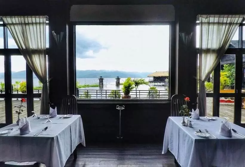 هتل Sky Lake Inle Resort