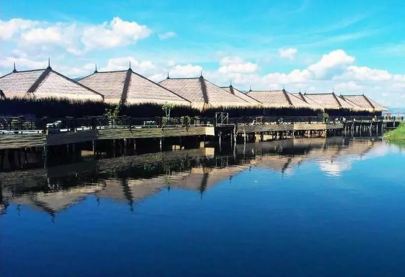 هتل Sky Lake Inle Resort
