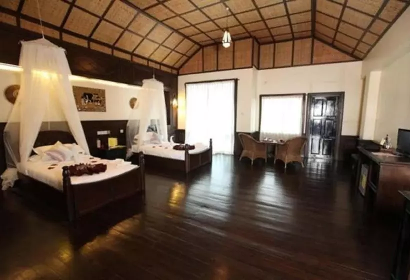 هتل Sky Lake Inle Resort