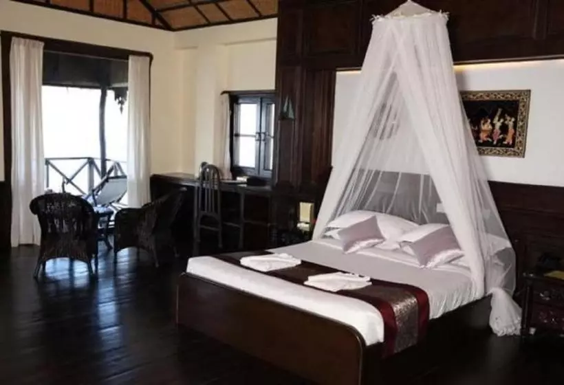 هتل Sky Lake Inle Resort