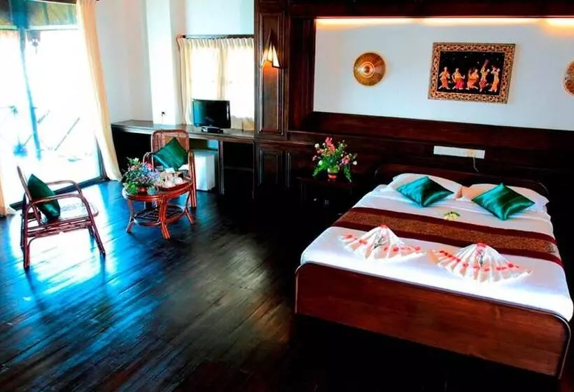 هتل Sky Lake Inle Resort