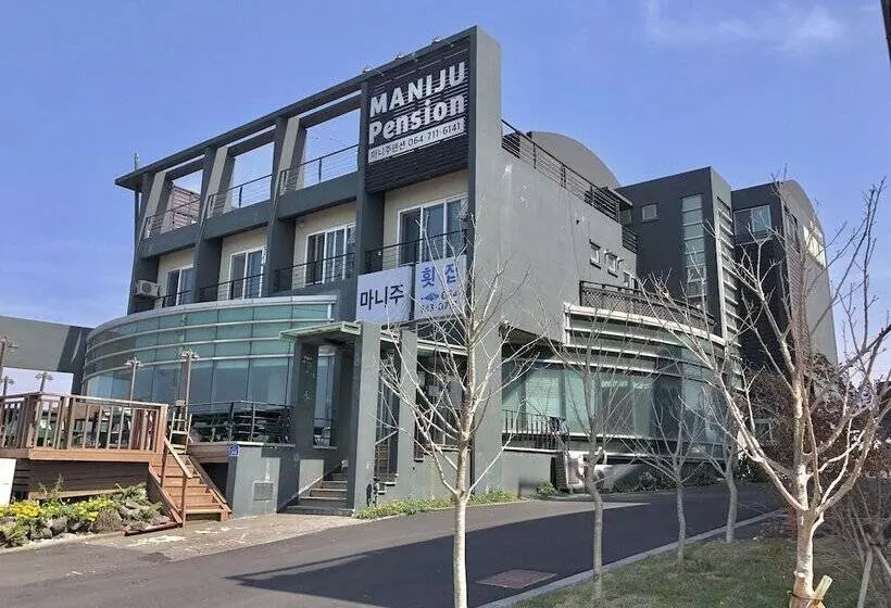 Maniju Pension