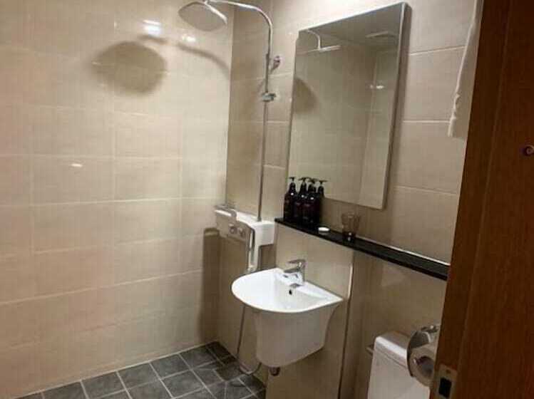 Renaissance Hotel Hostel