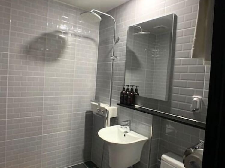 Renaissance Hotel Hostel