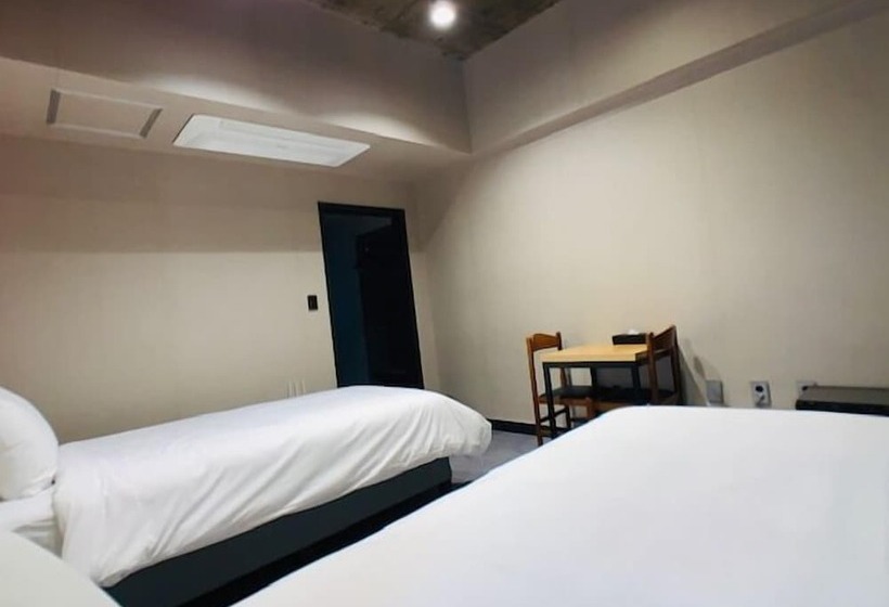 Renaissance Hotel Hostel