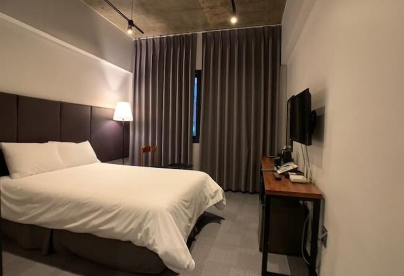 Renaissance Hotel Hostel