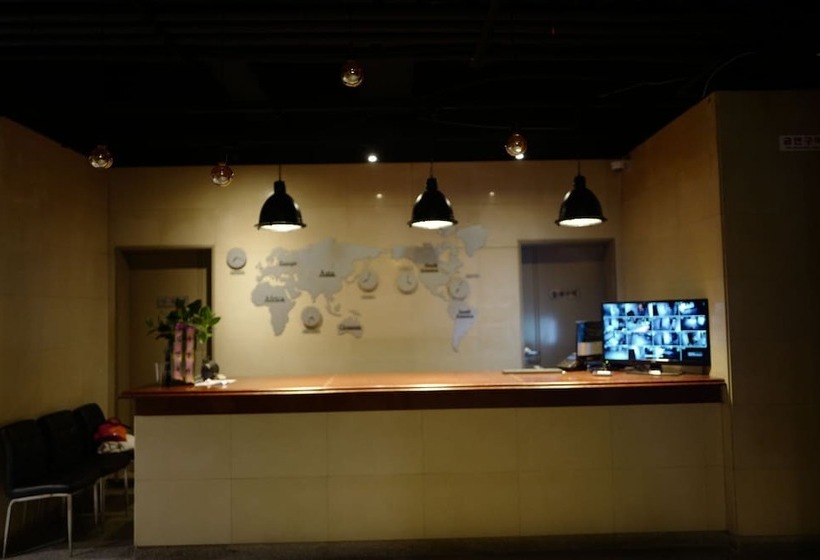 Renaissance Hotel Hostel