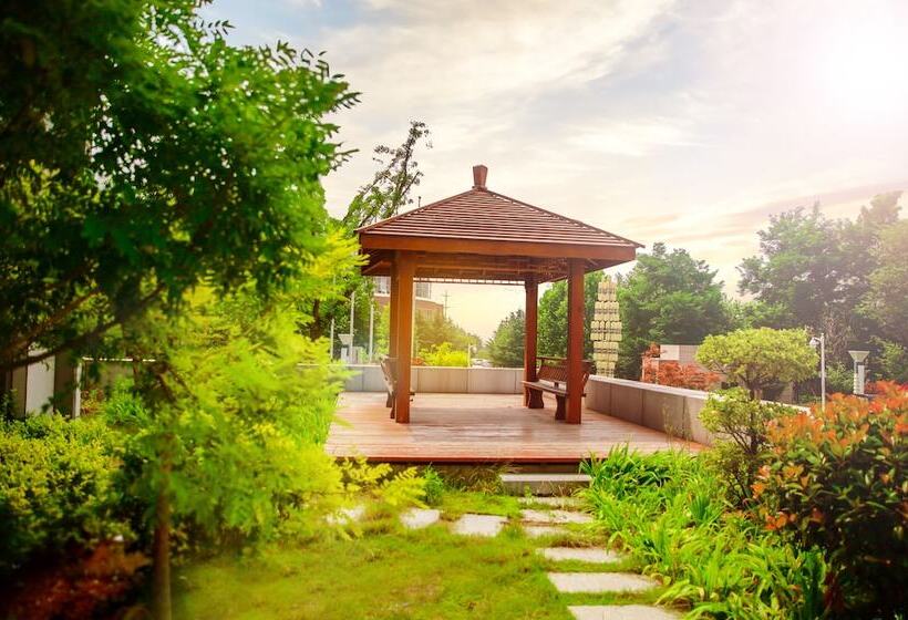 Hundred Hotel Qingdao