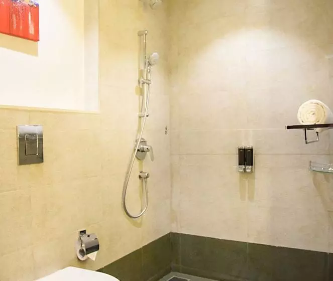 Hotelli The Phlox Hubballi