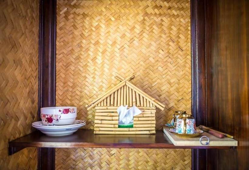 هتل Mr Charles River View Lodge