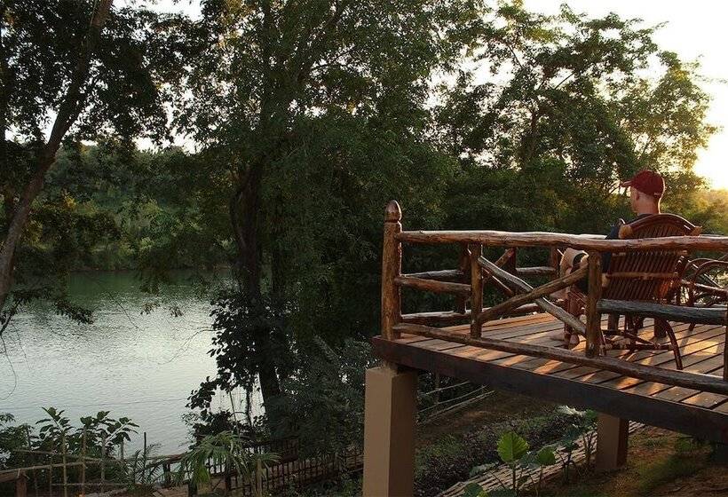 هتل Mr Charles River View Lodge