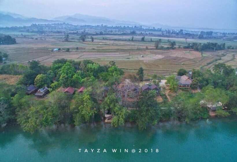 هتل Mr Charles River View Lodge