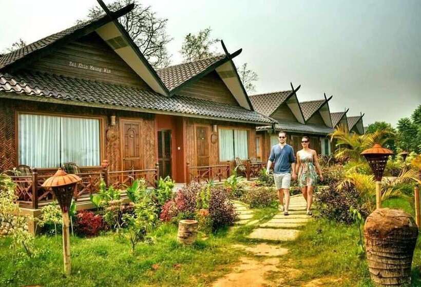 هتل Mr Charles River View Lodge