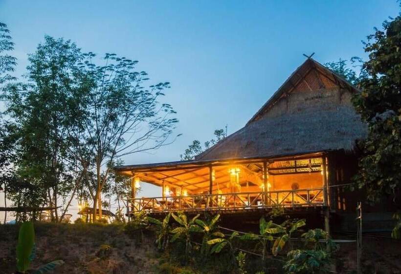 هتل Mr Charles River View Lodge