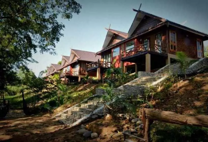 هتل Mr Charles River View Lodge