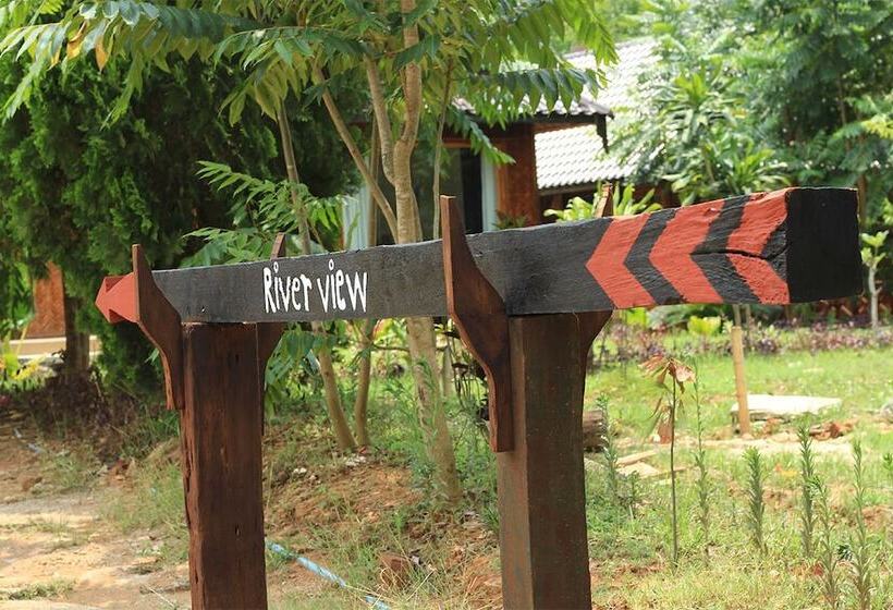 هتل Mr Charles River View Lodge