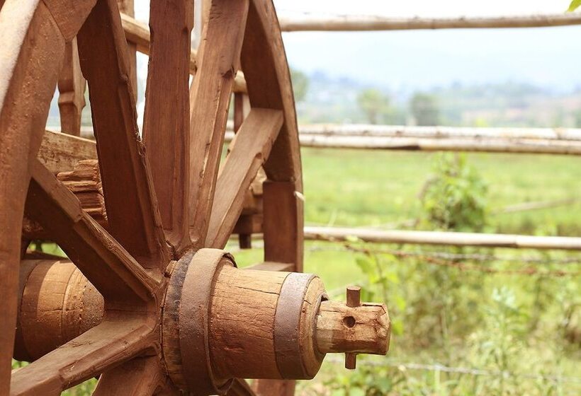 هتل Mr Charles River View Lodge