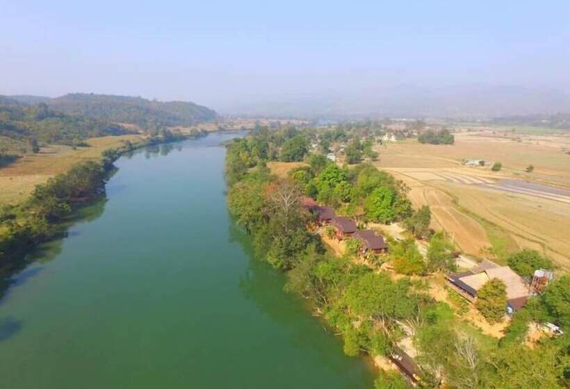 هتل Mr Charles River View Lodge