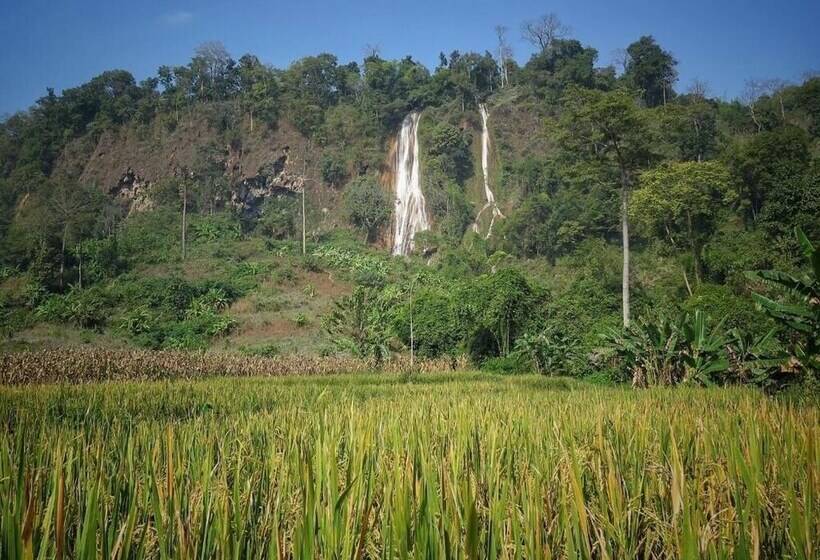 هتل Mr Charles River View Lodge