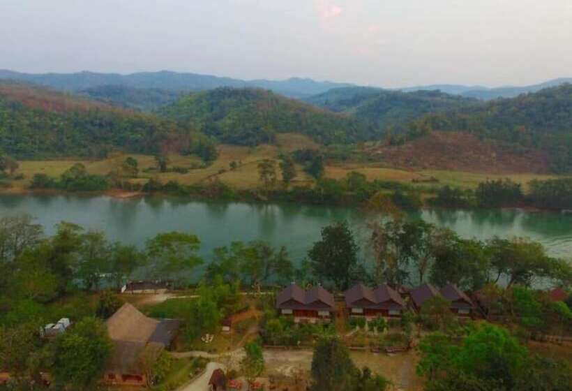 هتل Mr Charles River View Lodge