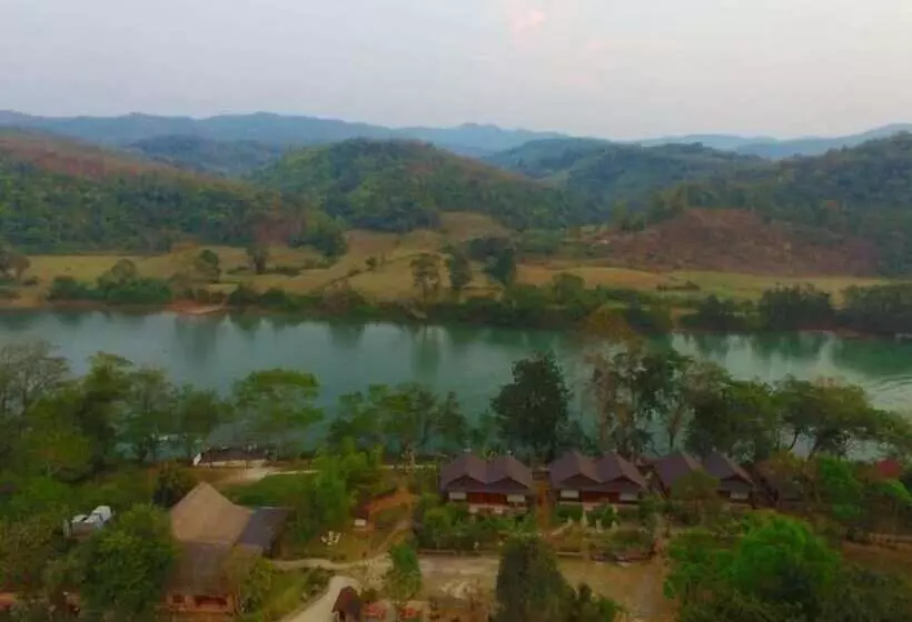 هتل Mr Charles River View Lodge
